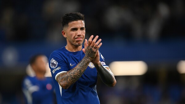 Enzo Fernandez alivia al Chelsea