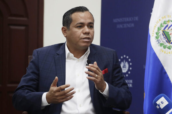 Exministro de Hacienda de El Salvador buscaría la presidencia del BCIE, según Bloomberg - MarketData