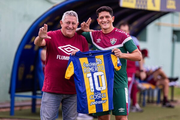 Versus / Guiados por "Romerito", "Flu" entrenó en el Feliciano Cáceres y Melo hasta se puso la camiseta de Luqueño