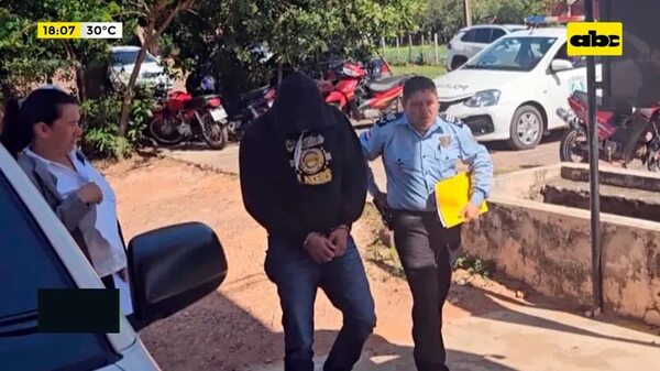 Video: Policía involucrado en hurto agravado en vivienda de concejal se entregó - Crimen y castigo - ABC Color