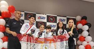 La Nación / Paraguayos ganaron varias medallas en competencia internacional de artes marciales
