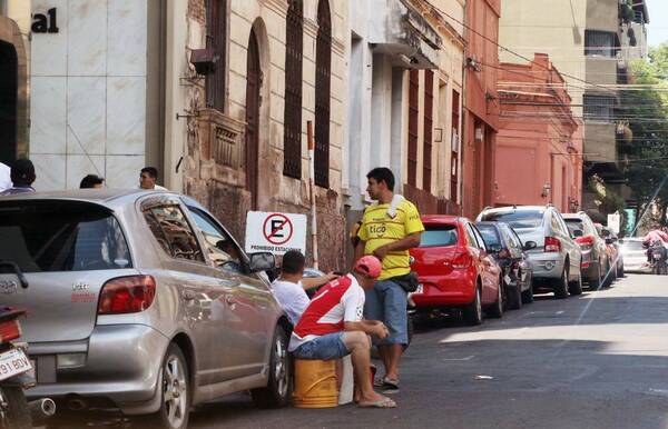 Diario HOY | Cuidacoches todavía no fueron llamados para capacitación