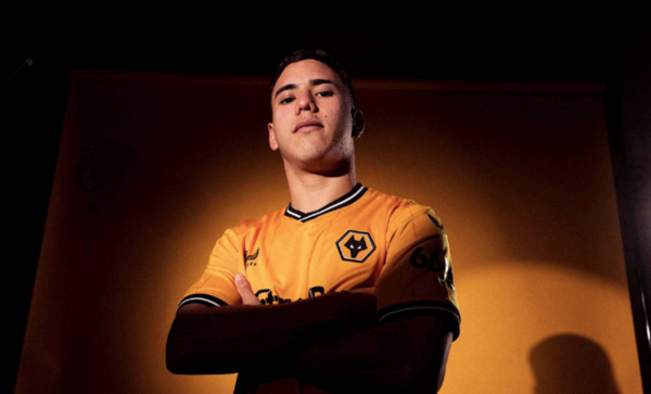 Versus / Wolverhampton da la bienvenida al paraguayo Enso González