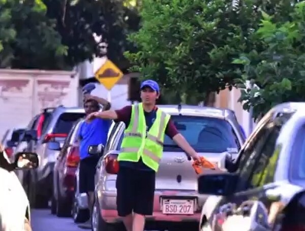 Cuidacoches no reciben comunicación ni capacitación sobre el estacionamiento tarifado · Radio Monumental 1080 AM
