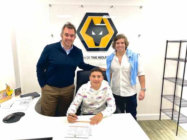 Versus / Wolverhampton destaca a Libertad como formador de futuras estrellas