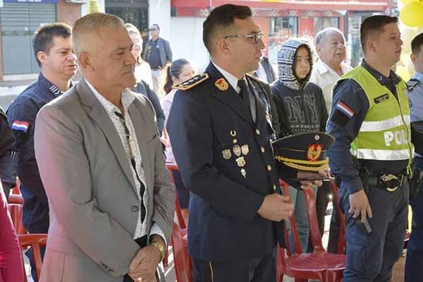 Homenajean a agentes policiales de la comisaría 5ª de Hernandarias | DIARIO PRIMERA PLANA