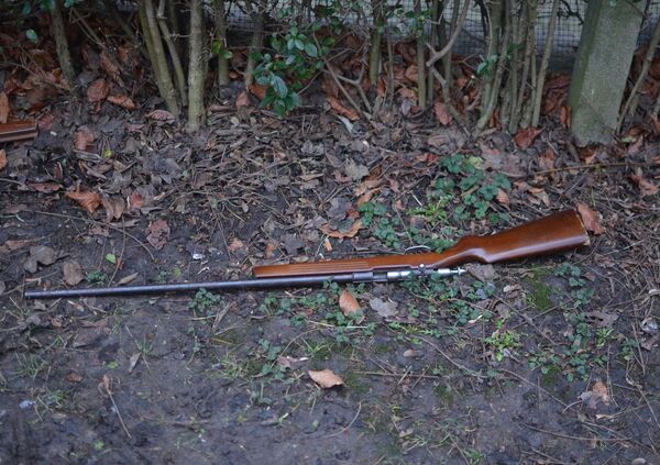 Padre hirió de un disparo a su pequeño hijo mientras manipulaba un rifle - Radio Imperio 106.7 FM