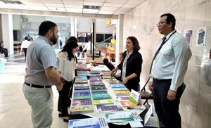 IIJ realiza feria de libros y capacitación de bases de datos en Asunción