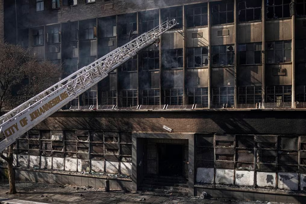 Incendio deja 73 muertos en edificio de Johannesburgo