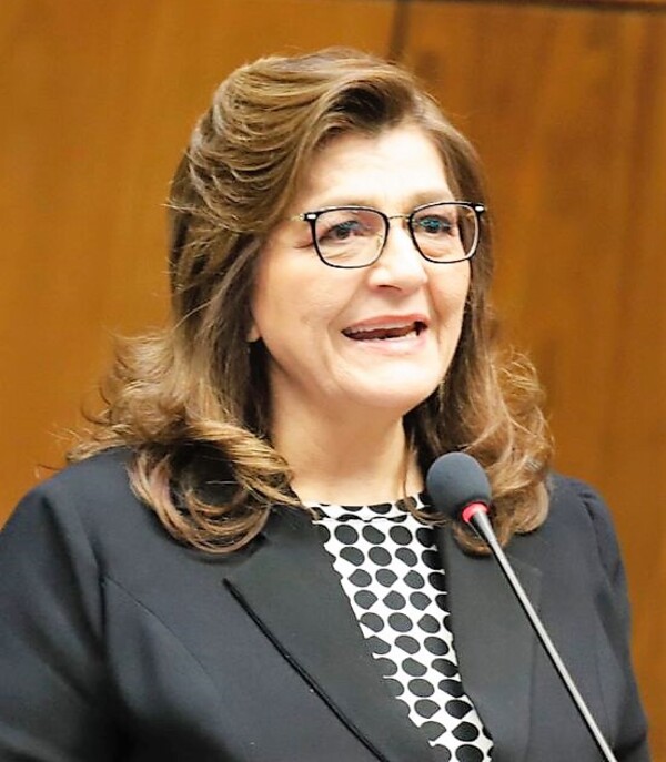 Ovelar critica barrida de diplomáticos pero nunca objetó a inútiles ubicados por Marito que daban lástima y vergüenza – La Mira Digital