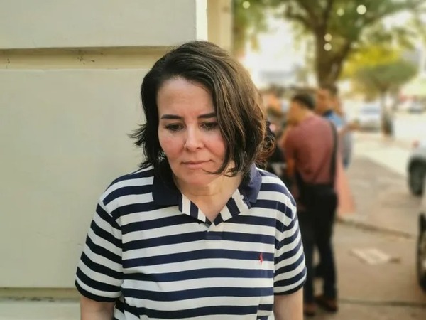 Fiscal Cowan denuncia haber recibido un disparo en su vehículo - PDS RADIO Y TV