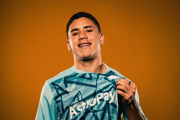 “Nuestro primer jugador paraguayo”: El Wolves presenta a Enso González - trece