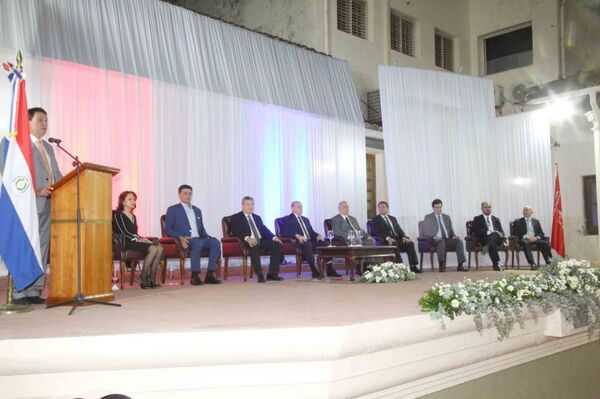 Ministro Jiménez Rolón presentó su libro sobre Derecho Comercial - 3era Edición
