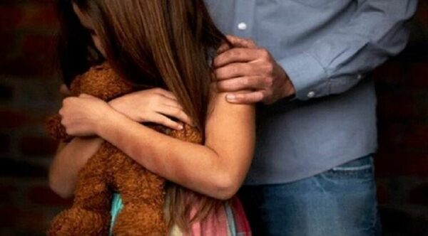 Condenan a sexagenario con sólo 6 años de prisión por abusar de una niña