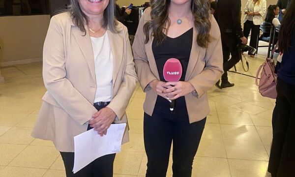 DEQUENÍ RECONOCE A “PROFES QUE DEJAN HUELLAS”