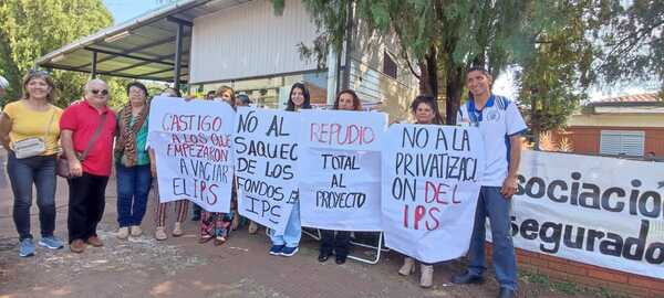 Gremio de Asegurados del IPS protesta contra el 'Saqueo de los Fondos Jubilatorios'