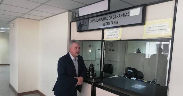 La Nación / Vínculo narco: Arnaldo Giuzzio vuelve a chicanear y logra suspender su audiencia