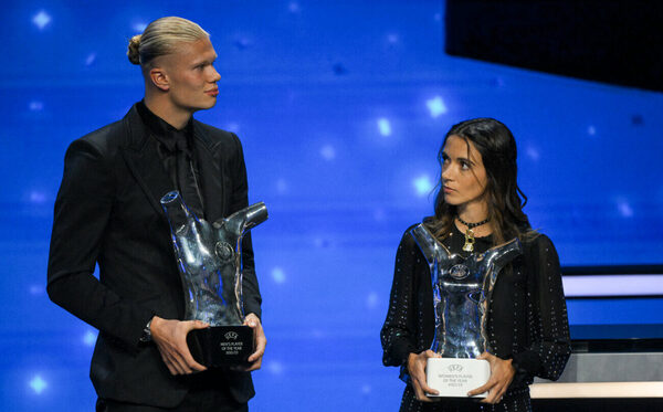 Versus / Erling Haaland y Aitana Bonmatí ganan el premio a mejor jugador de la temporada por la UEFA