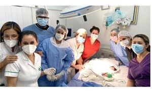 Doña se llevó sorpresa al consultar por dolor de abdomen y nació un bebé