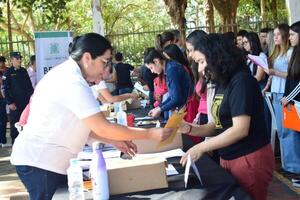 Gobierno desembolsa aportes para sector productivo y pago por becas universitarias a jóvenes de Misiones