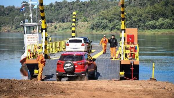 Servicio de balsa entre Mayor Otaño y Eldorado vuelve a operar luego de siete años
