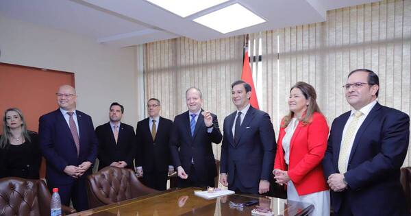 La Nación / Poder Ejecutivo presenta proyecto del PGN 2024 que asciende a G. 112,5 billones