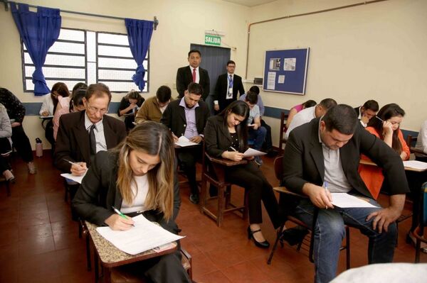 Realizan examen de conocimientos para cargos vacantes en Santa Rosa de la Aguaray