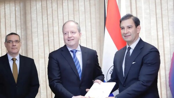 EJECUTIVO ENTREGA PROYECTO DEL PGN 2024 PREVISTO EN G. 112,5 BILLONES