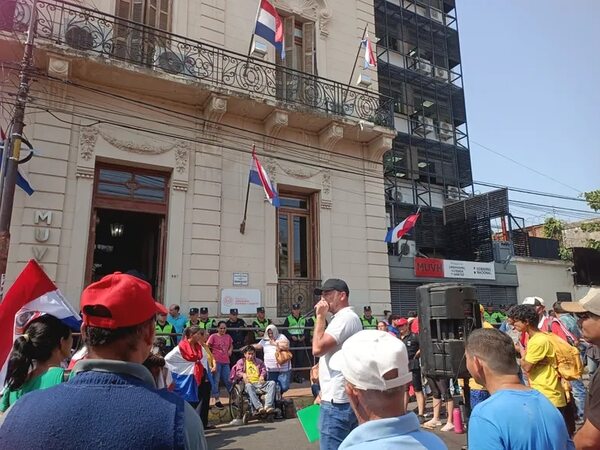Multisectorial exige transparencia en subsidios de viviendas sociales al ministro del MUVH - Economía - ABC Color