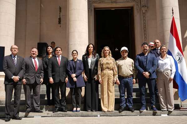 ANDE articula acciones para el mejoramiento de la emblemática calle Palma