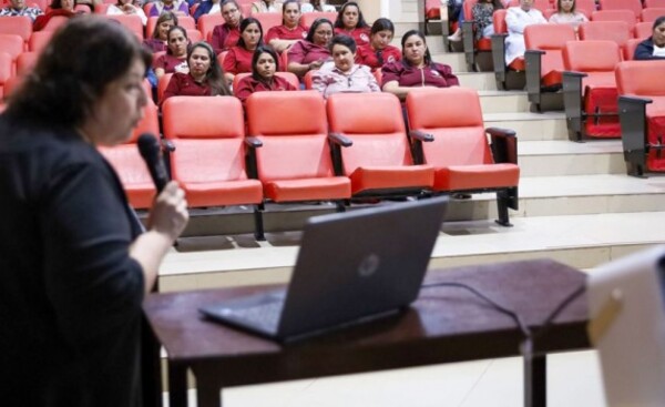 Realizan charlas sobre combate del VIH y tuberculosis