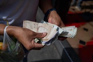 Moneda venezolana acelera depreciación en agosto al perder 9,4 % de valor frente al dólar - Mundo - ABC Color
