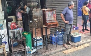 Pelea a “aceitazos” en el microcentro de Ciudad del Este