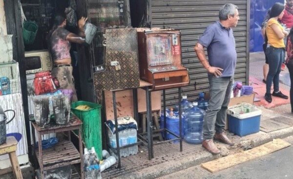 Pelea a “aceitazos” en el microcentro de Ciudad del Este