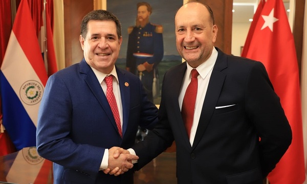 “Cachito” encabezó comitiva que se reunió con Horacio Cartes