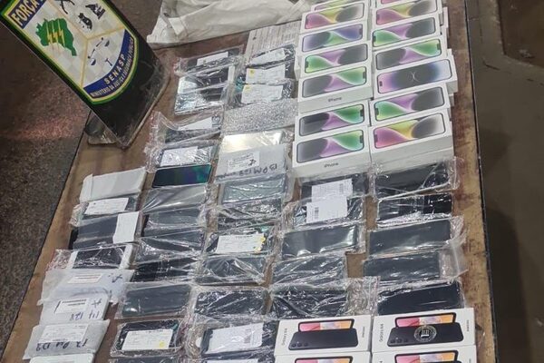 Receita Federal incauta auto con celulares en doble fondo en el Puente de la Amistad – Diario TNPRESS