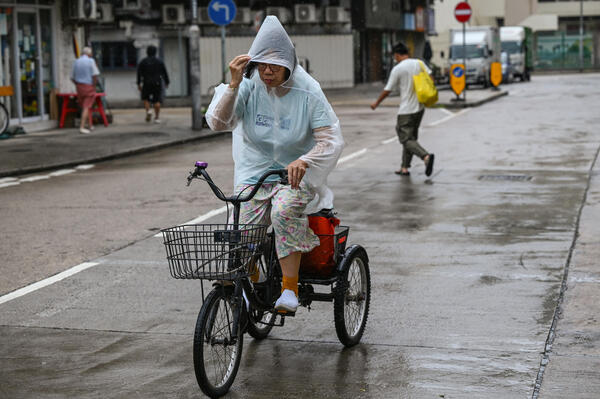 El supertifón Saola amenaza el sur de China y paraliza grandes ciudades - .::Agencia IP::.