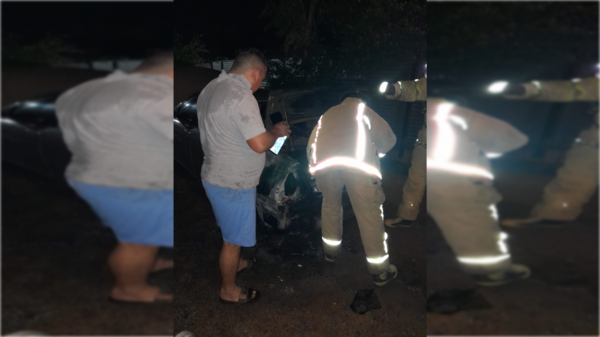 ¡Dios mío! Queman vehículo de concejal en San Antonio