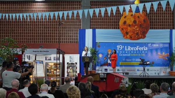 CON UN SHOW DE TALENTOS SE INAUGURÓ LA 19ª LIBROFERIA ENCARNACIÓN “LO ESENCIAL TAMBIÉN ES LEER” - Itapúa Noticias