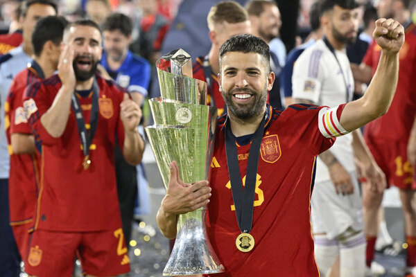 Versus / Jordi Alba pone fin a una década como dueño del carril izquierdo de 'la Roja'