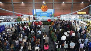 Gran espectáculo artístico da inicio a la 19ª Libroferia Encarnación: "Lo esencial también es leer"