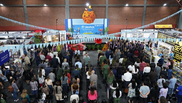 Gran espectáculo artístico da inicio a la 19ª Libroferia Encarnación: "Lo esencial también es leer"