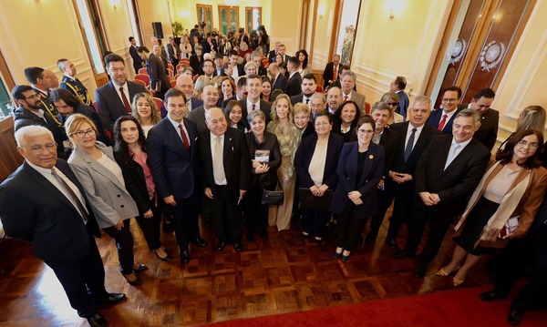 Promulgación de ley del libro y la lectura, importante para la construcción de una nueva identidad | 1000 Noticias