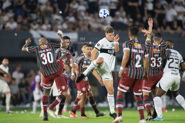 Versus / La Conmebol no consideró penal por supuesta mano de un jugador de Fluminense
