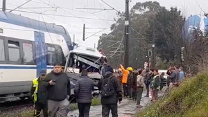 Un tren arrolló un microbús en Chile y dejó seis muertos - .::Agencia IP::.