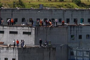 Ecuador: Presos de seis cárceles tienen secuestrados a 57 guardias y policías, tras motines - Unicanal
