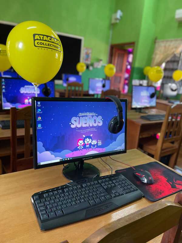 Alumnos de escuela de Minga Guazú reciben donación de computadoras - La Clave
