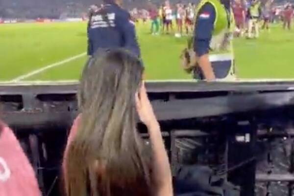 [VIDEO] Fotógrafa ligó botellazo en el partido de Olimpia-Fluminense
