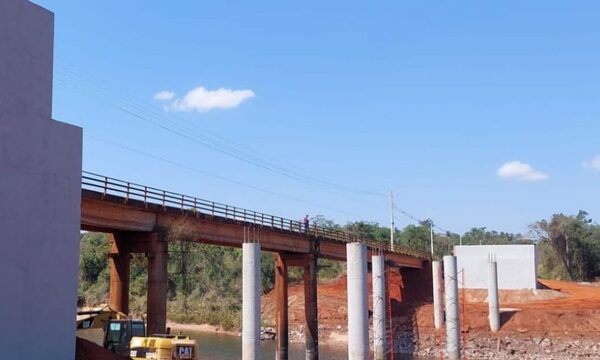 Avanza el puente sobre el río Yguazú