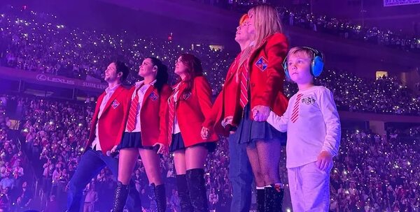 Anahí, de RBD, subió con su hijo Manu al escenario del Madison Square Garden - Gente - ABC Color